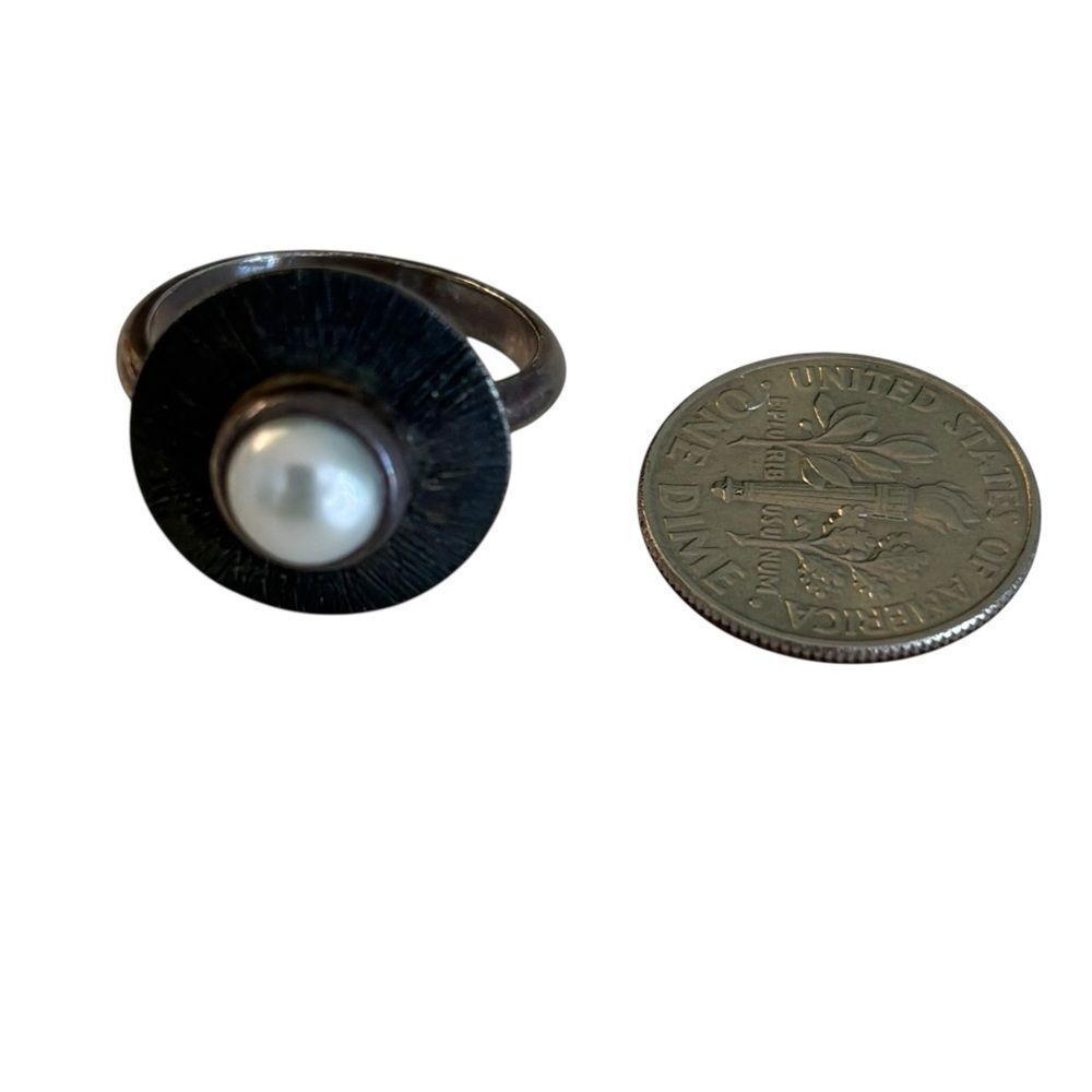 Artisan Designed & Created Oxidized Sterling Silver & Freshwater Pearl Ring. - Picture 8 of 8